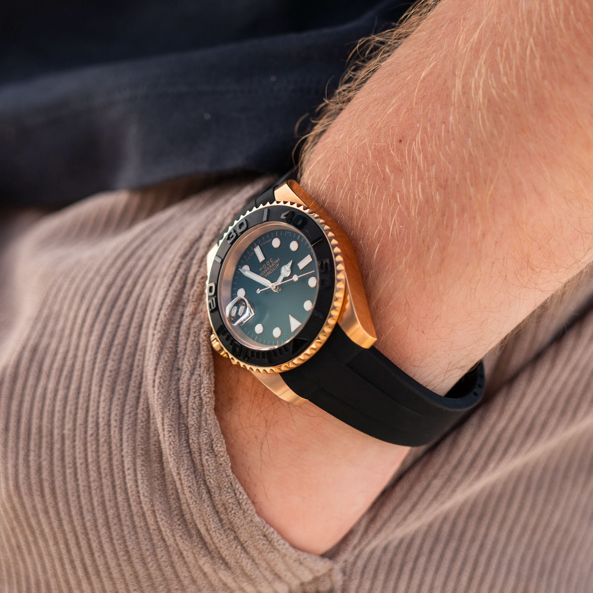 Automatic Dive Watch 40mm β Rose Gold, Rubber Strap (2)